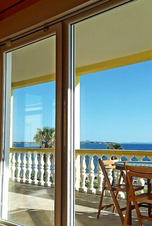 Deby Beach House Vir Exterior foto