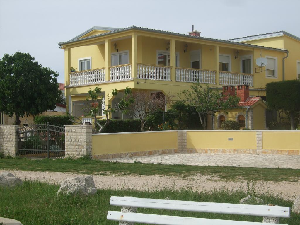 Deby Beach House Vir Exterior foto