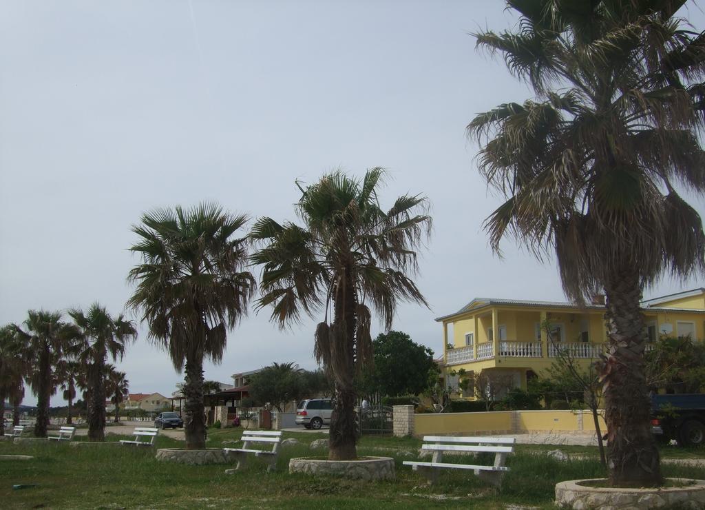 Deby Beach House Vir Exterior foto