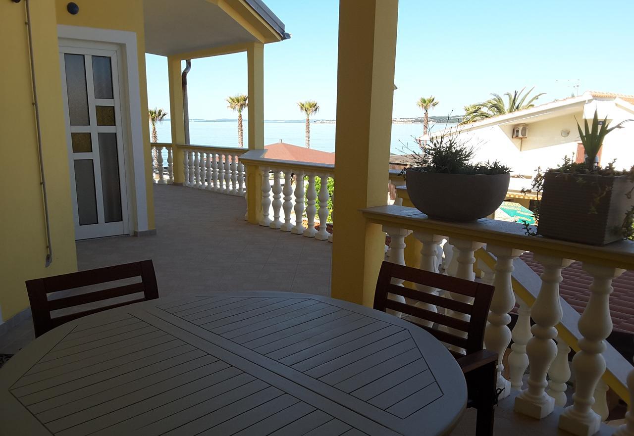 Deby Beach House Vir Exterior foto